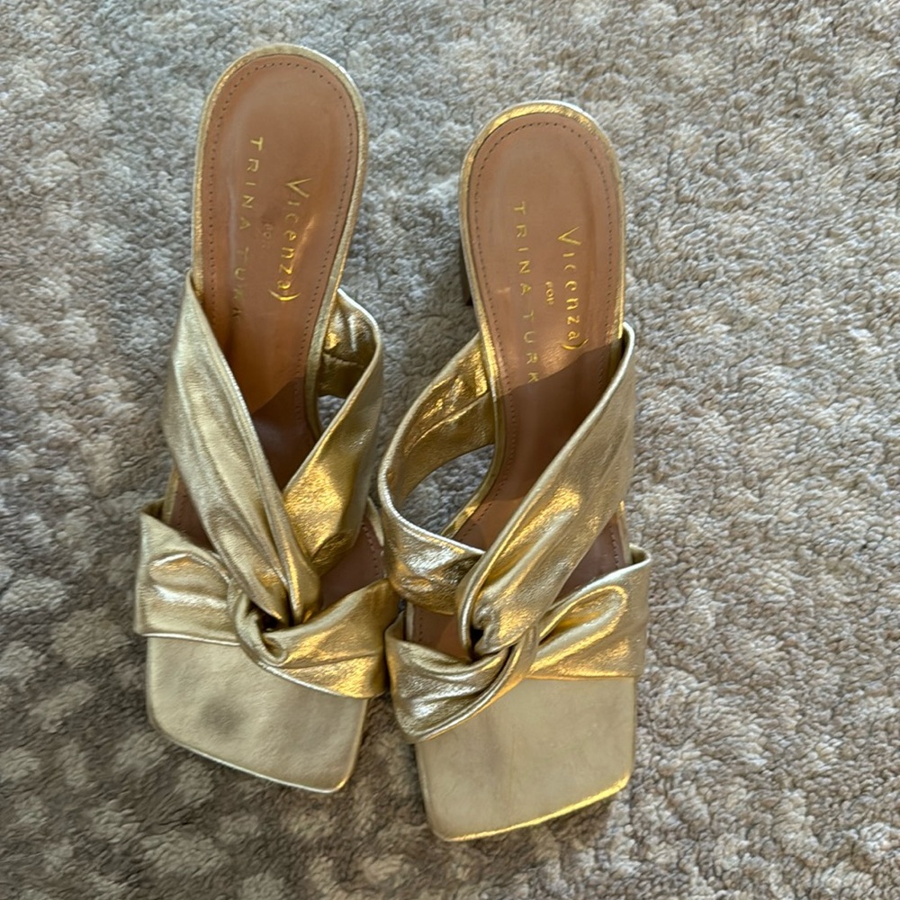 Trina Turk Celebration Mule size 40- rare find!
